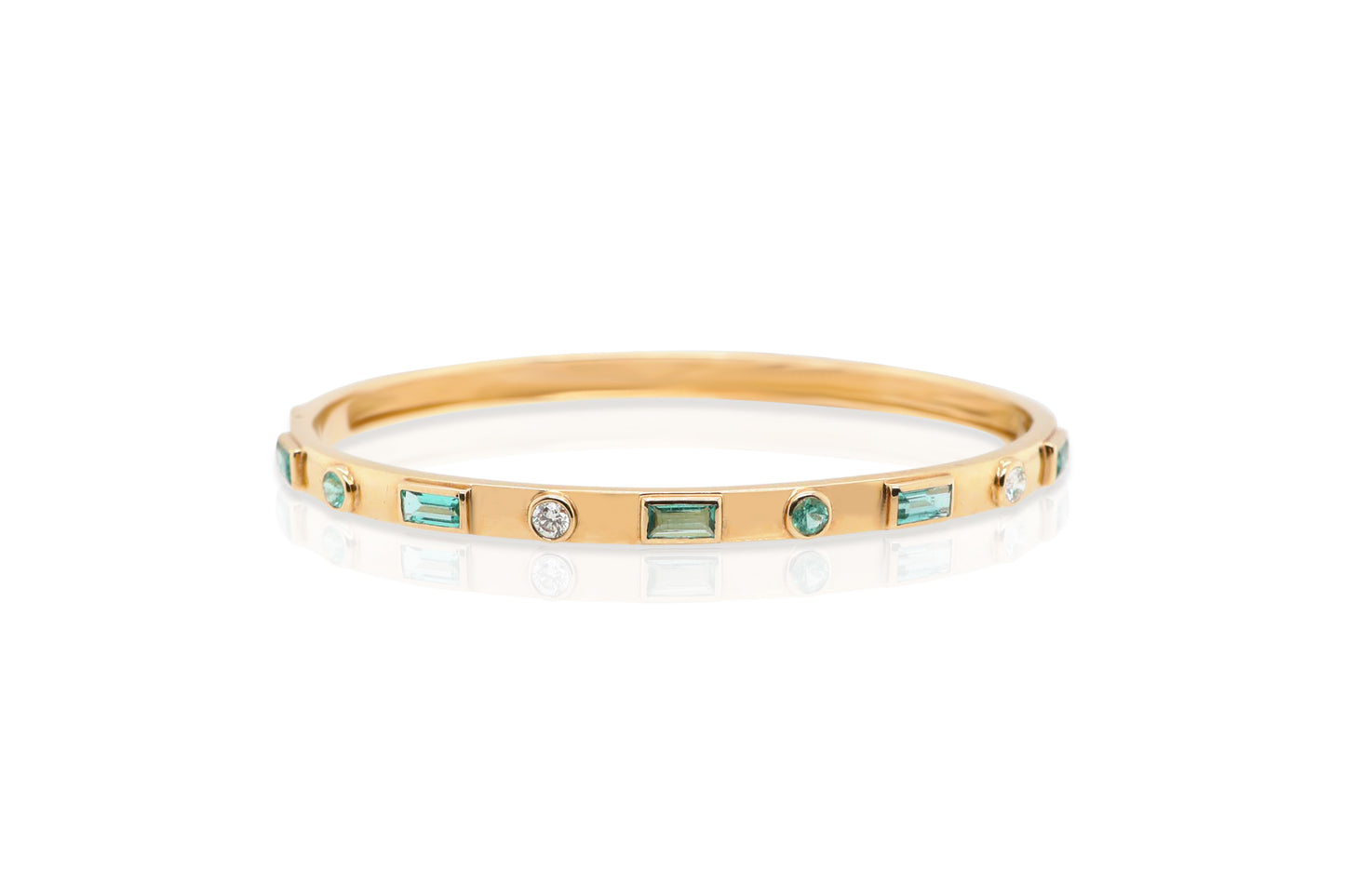 Ava Bangle