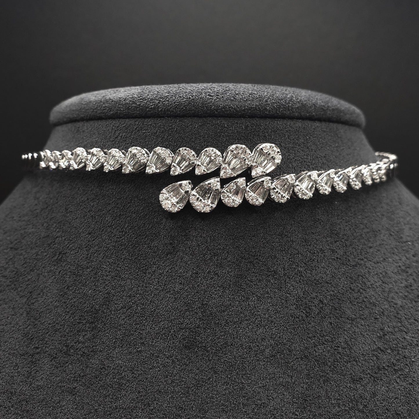 DIAMOND GRADUATED NECKLACE